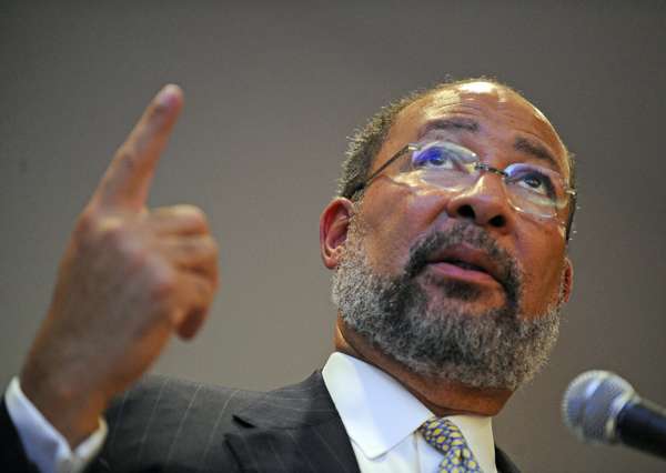 Dick Parsons will take over the Clippers on an interim basis. (Emmanuel Dunand/AFP/Getty Images)